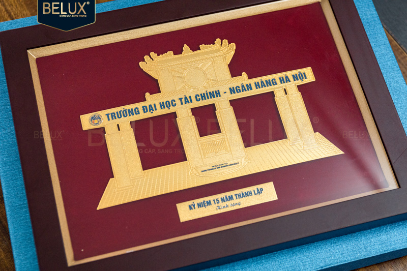 Lô tranh Trường ĐH TCNH Hà Nội 25x20cm mạ vàng 24k thiết kế theo yêu cầu